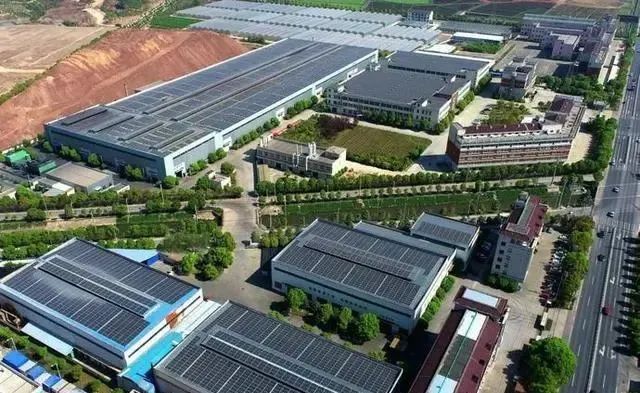 厂房装置光伏，，，每年节约电费200万元！！装置工商业光伏的4大优势，，，政府都在推荐！！
