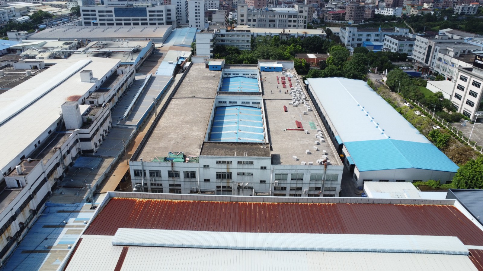 广东能源局：：支持工业园区配套建设光伏 工商企业使用屋顶、、、空旷地面等开展就近消纳漫衍光伏