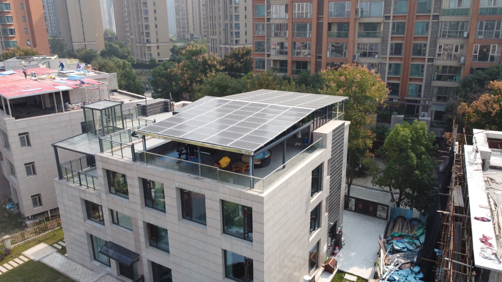 强制装置！！！该地通知：党政机关和公共修建新建衡宇必需装光伏！！！