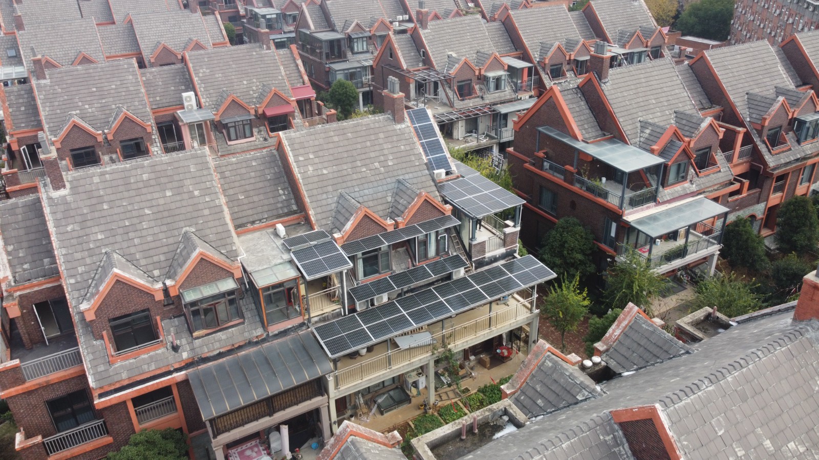 两部分：：：研发新型光伏一体化手艺系统等 支持城镇低碳系统